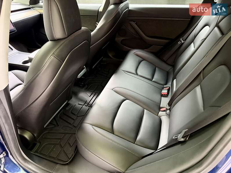 Седан Tesla Model 3 2022 в Львове