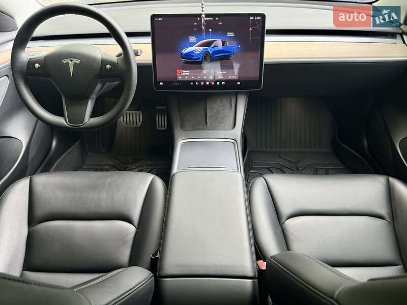 Седан Tesla Model 3 2022 в Львове
