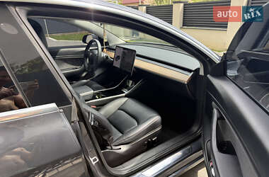 Седан Tesla Model 3 2020 в 