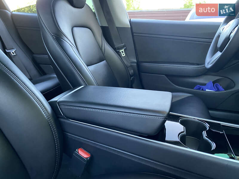 Седан Tesla Model 3 2019 в Киеве