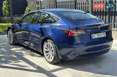 Седан Tesla Model 3 2022 в 