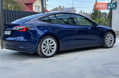 Седан Tesla Model 3 2022 в 