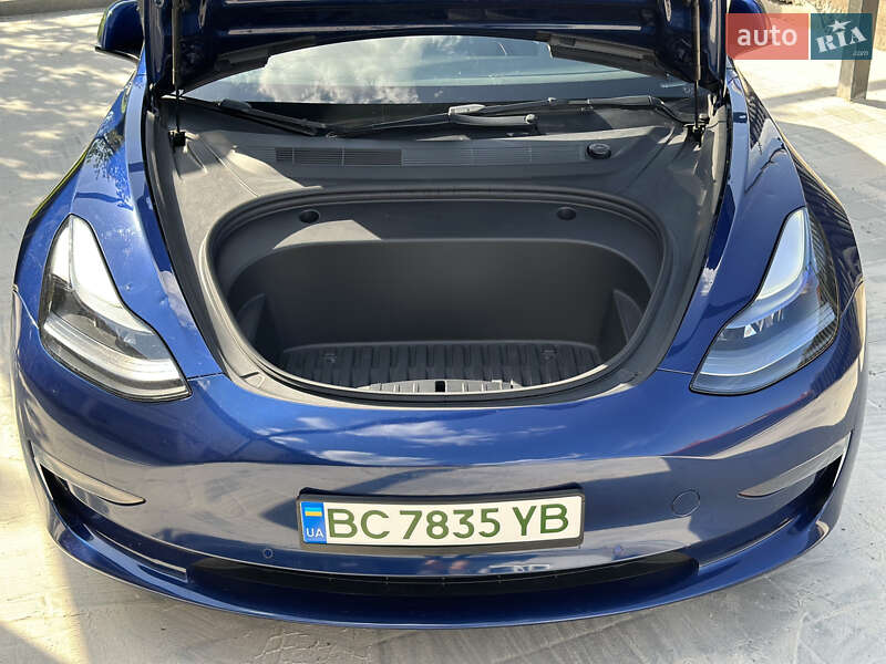 Седан Tesla Model 3 2022 в Львові