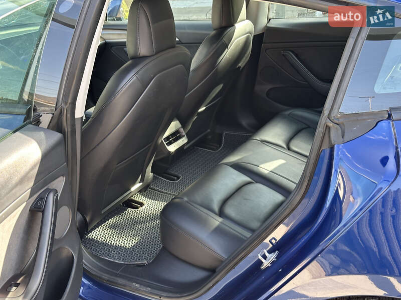 Седан Tesla Model 3 2022 в Львові