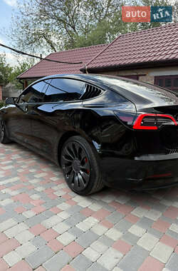 Седан Tesla Model 3 2022 в 