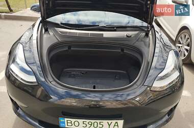 Седан Tesla Model 3 2019 в 
