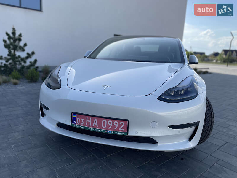 Седан Tesla Model 3 2021 в Луцке