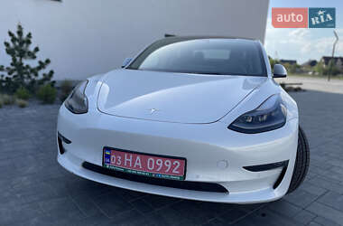 Седан Tesla Model 3 2021 в 