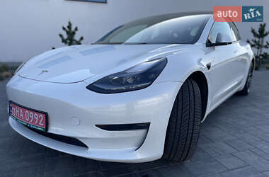 Седан Tesla Model 3 2021 в 
