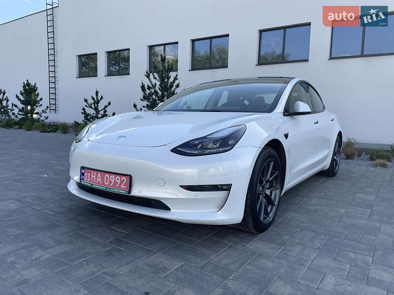 Седан Tesla Model 3 2021 в Луцке