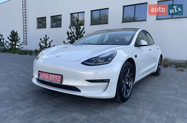 Седан Tesla Model 3 2021 в 