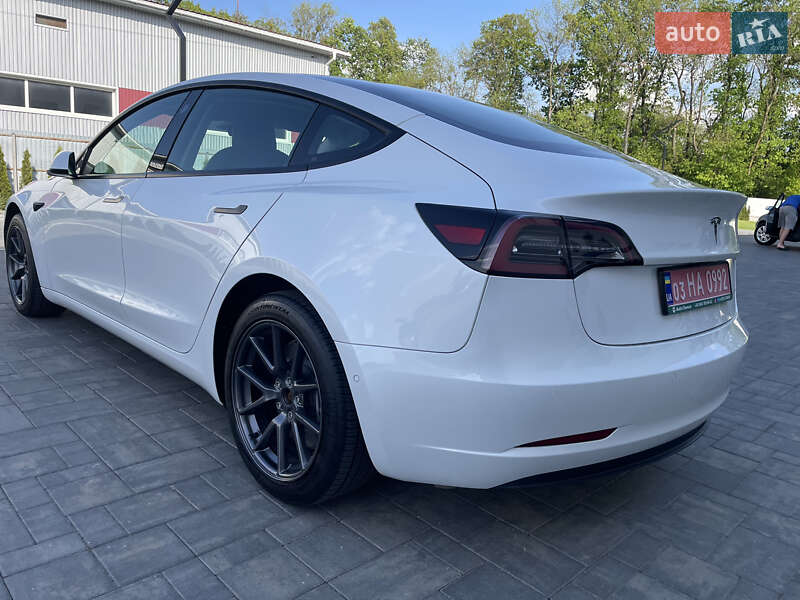 Седан Tesla Model 3 2021 в Луцке