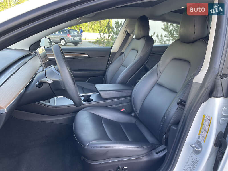 Седан Tesla Model 3 2021 в Луцке
