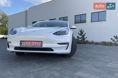Седан Tesla Model 3 2021 в 