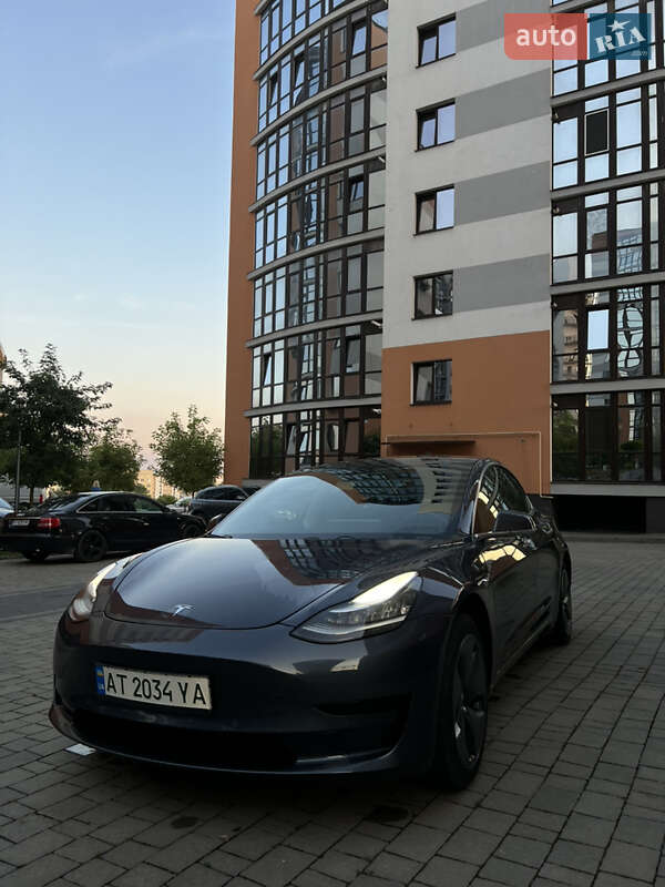 Седан Tesla Model 3 2019 в Ивано-Франковске