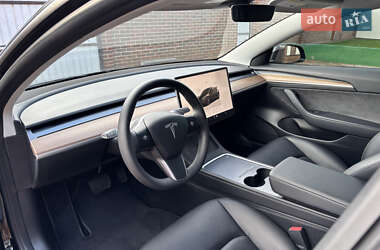 Седан Tesla Model 3 2022 в 