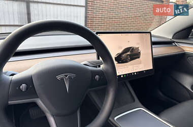 Седан Tesla Model 3 2022 в 