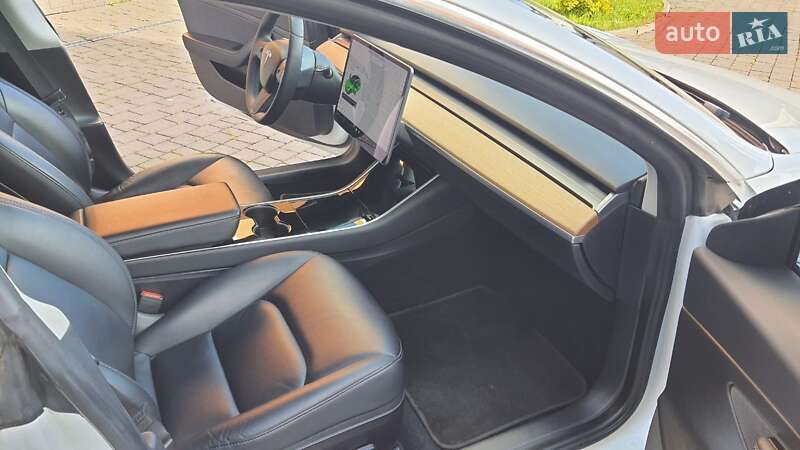 Седан Tesla Model 3 2019 в Ивано-Франковске