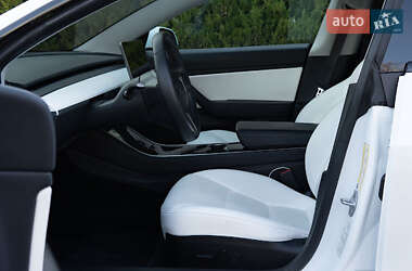 Седан Tesla Model 3 2019 в Львове