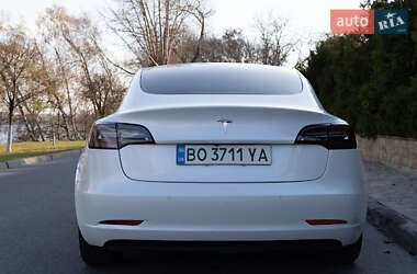 Седан Tesla Model 3 2019 в Львове