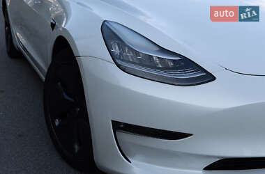 Седан Tesla Model 3 2019 в Львове