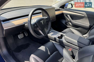 Седан Tesla Model 3 2021 в 