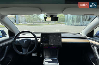 Седан Tesla Model 3 2021 в 