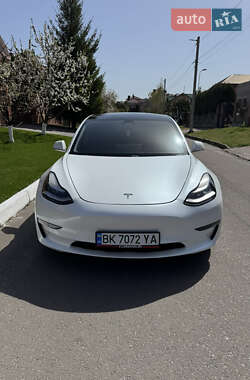 Седан Tesla Model 3 2020 в 
