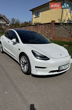 Седан Tesla Model 3 2020 в Ровно