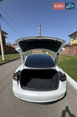 Седан Tesla Model 3 2020 в Ровно