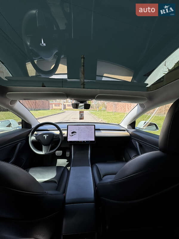 Седан Tesla Model 3 2020 в Ровно