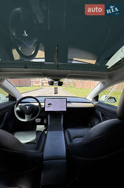 Седан Tesla Model 3 2020 в 