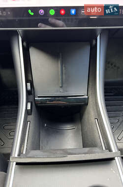 Седан Tesla Model 3 2020 в Ровно