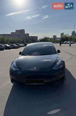 Седан Tesla Model 3 2022 в 