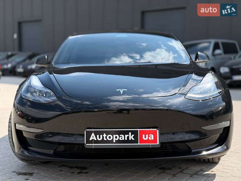 Седан Tesla Model 3 2021 в Львове