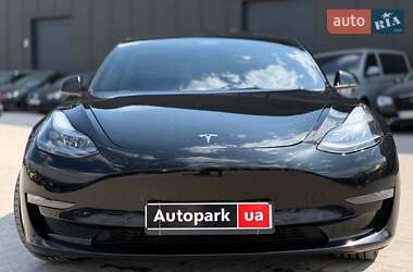 Седан Tesla Model 3 2021 в 