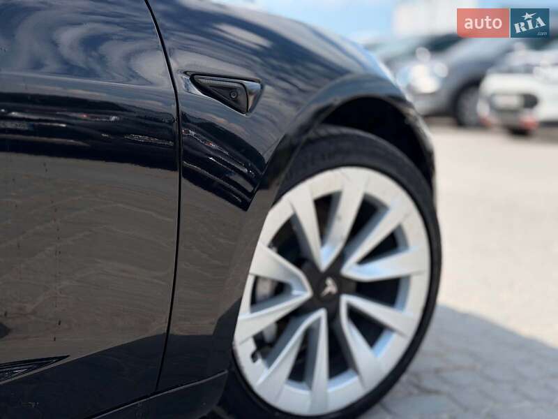 Седан Tesla Model 3 2021 в Львове