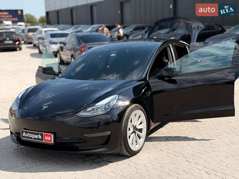 Седан Tesla Model 3 2021 в Львове