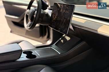 Седан Tesla Model 3 2021 в 