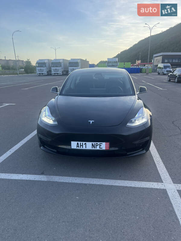 Седан Tesla Model 3 2019 в Мукачево