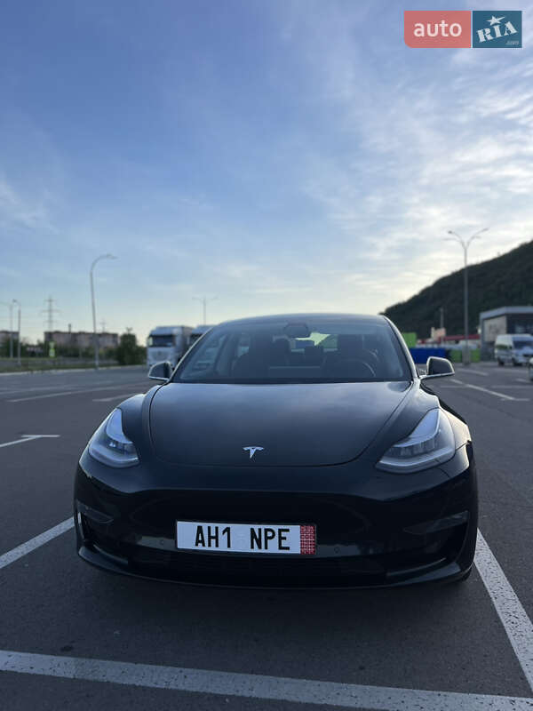 Седан Tesla Model 3 2019 в Мукачево