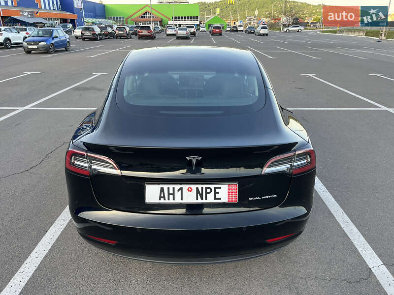 Седан Tesla Model 3 2019 в Мукачево