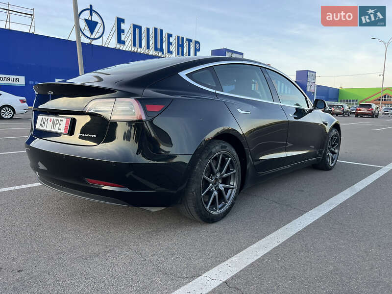 Седан Tesla Model 3 2019 в Мукачево