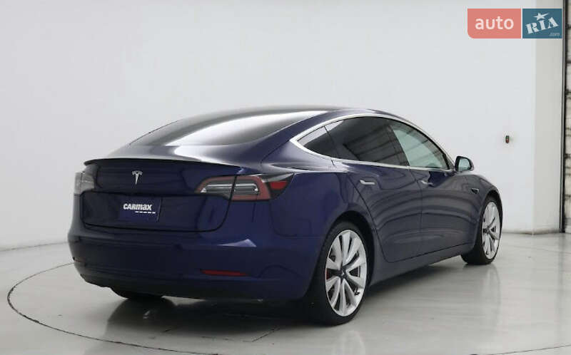 Седан Tesla Model 3 2018 в Львові