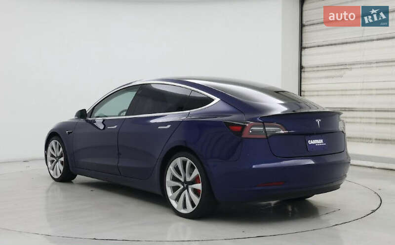 Седан Tesla Model 3 2018 в Львові