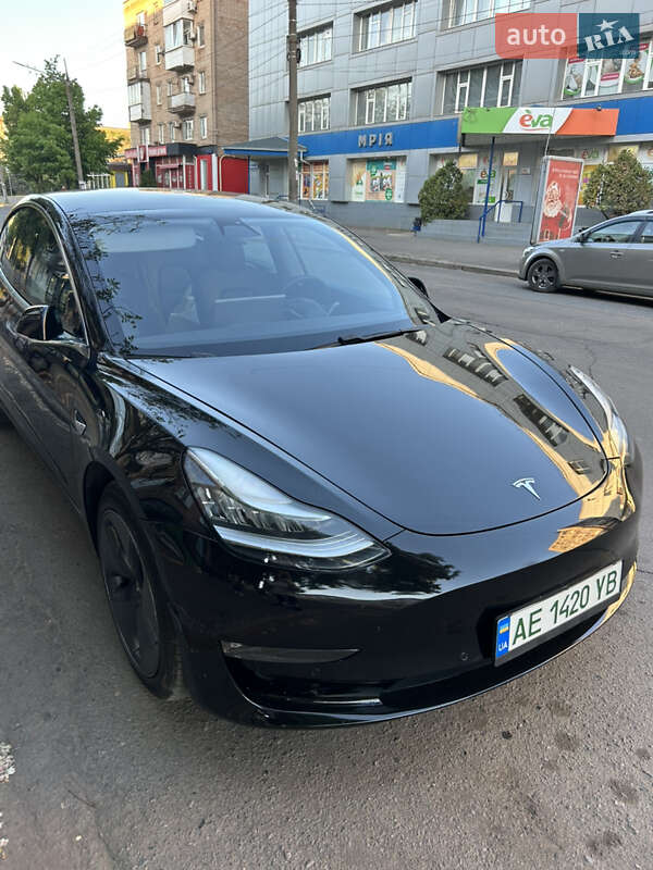 Седан Tesla Model 3 2020 в 