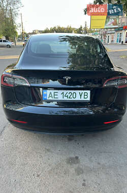 Седан Tesla Model 3 2020 в 