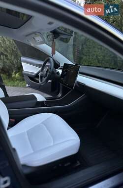 Седан Tesla Model 3 2020 в 