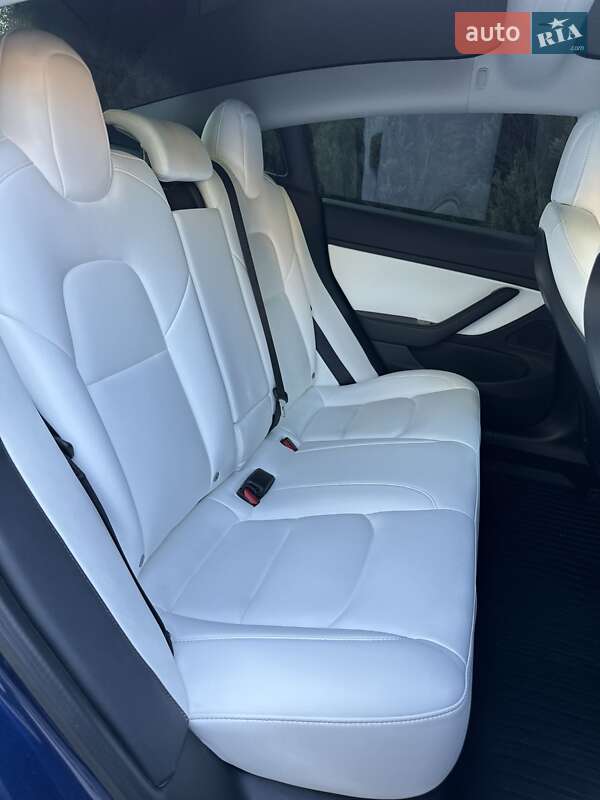 Седан Tesla Model 3 2019 в Самборі