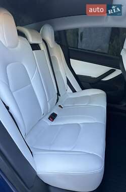 Седан Tesla Model 3 2020 в 